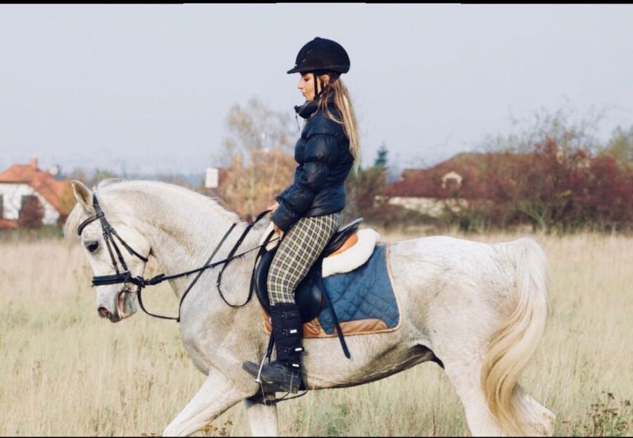 Horseback riding tour near Prague - Reaching Lucký mlýn from Prague