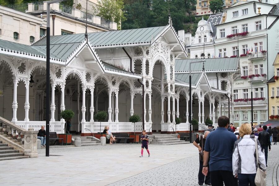 Karlovy Vary excursion - The hot springs and the spa drinking tradition