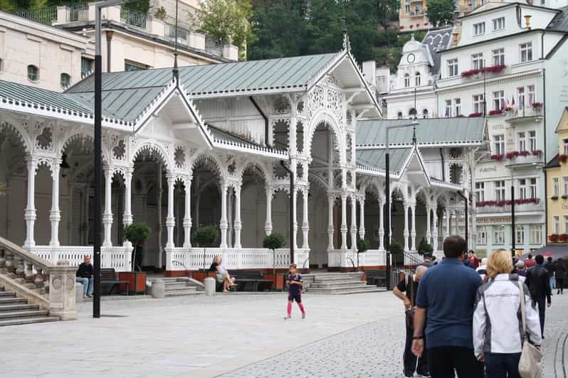 Karlovy Vary excursion - Entering the valley of Karlovy Vary