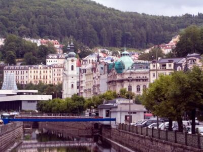 Karlovy Vary & Marianske Lazne Tour from Prague with Lunch