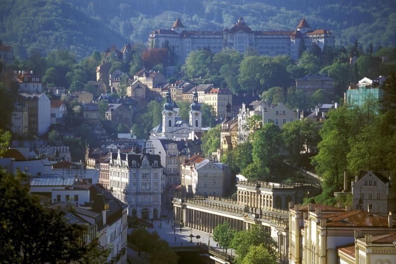Karlovy Vary & Marianske Lazne Tour from Prague with Lunch - Marianske Lazne offers a quieter contrast