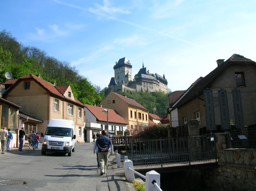 Karlstejn Castle & Crystal Manufactory - Private Tour - Watching crystal take shape