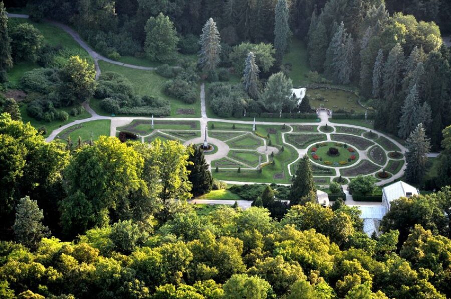 Konopiště: Chateau Tour from Prague - Who should book this half-day trip