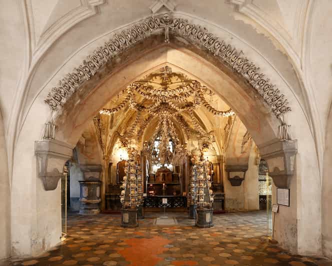 Kutná Hora: Sedlec Ossuary Skip-the-Line Ticket & Audioguide - Walking from the ossuary to the cathedral