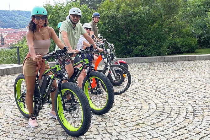 Live-Guided e-Scooter Tour of the Old Town of Prague, 60 min - Rudolfinum and the riverfront