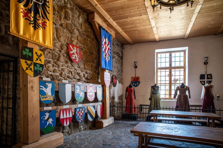 Ostrava: Entrance to Silesian Ostrava Castle - Seasonal Guided Visits in Czech