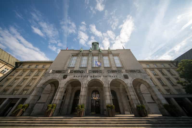Ostrava: Entrance to the viewing tower of the new town hall - From the main entrance to the sixth floor