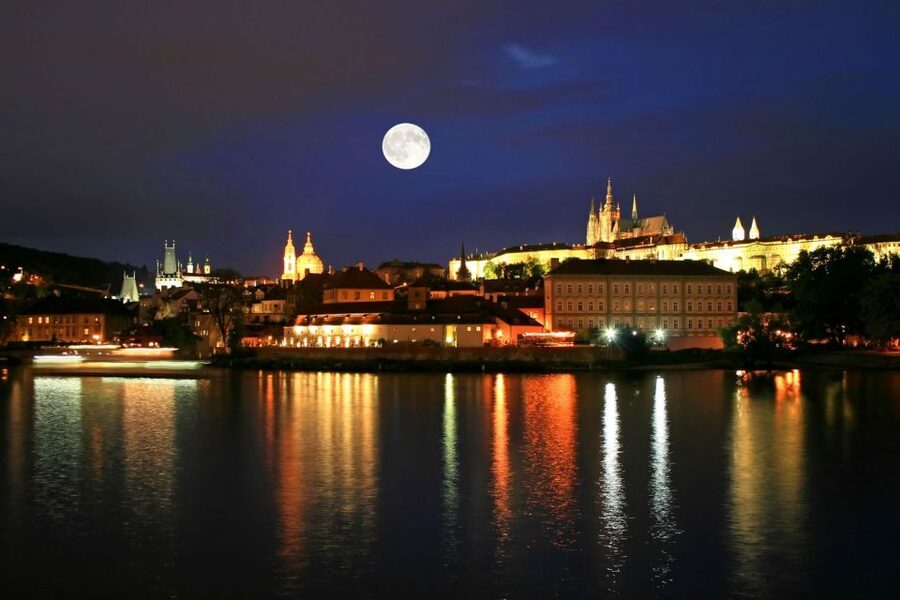 Panoramic Views of Prague Evening Walking Tour - Why Prague looks different after sunset