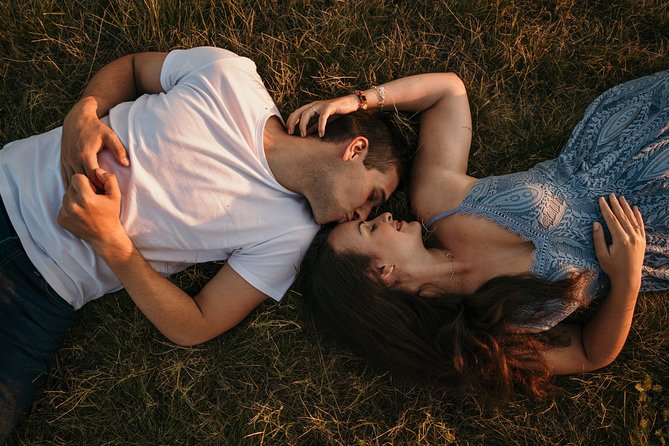 Photographer in Prague - Couple, engagement & portrait photoshoot - Getting comfortable with posing and natural expressions