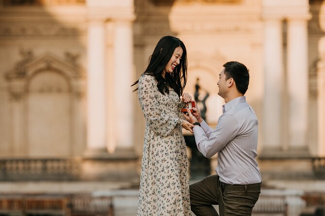 Photographer in Prague - Couple, engagement & portrait photoshoot - Starting at 7:30 am in Malá Strana