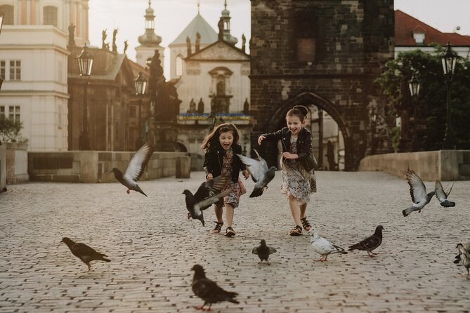 Photographer in Prague, private photoshoot - Charles Bridge and the river setting