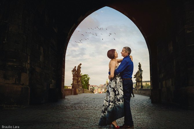 photoshoot in prague - Charles Bridge: the final famous backdrop