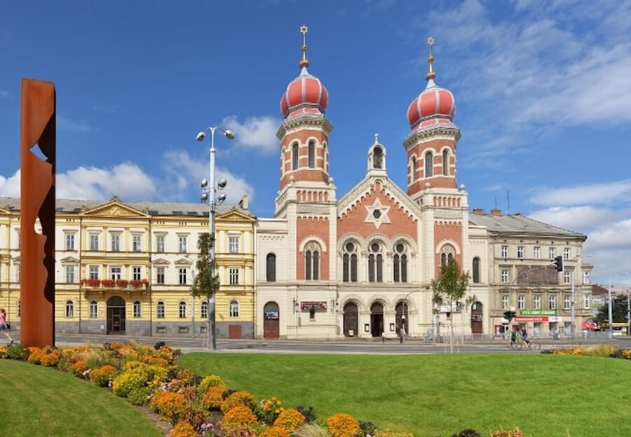 Pilsen: Old Town Guided Walking Tour - What the guide adds to the experience