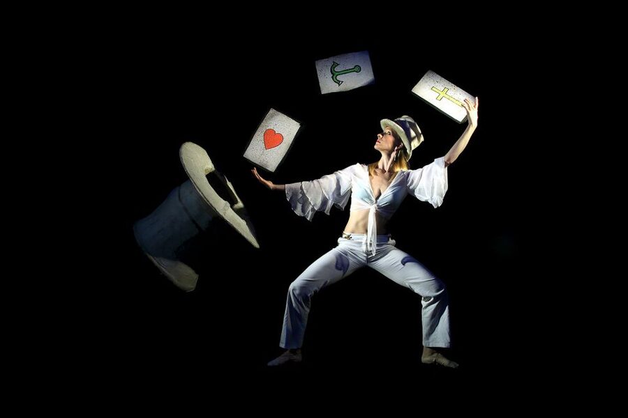 Prague: 1.5-Hour Black Light Theater Srnec Performance - What black light theater actually does
