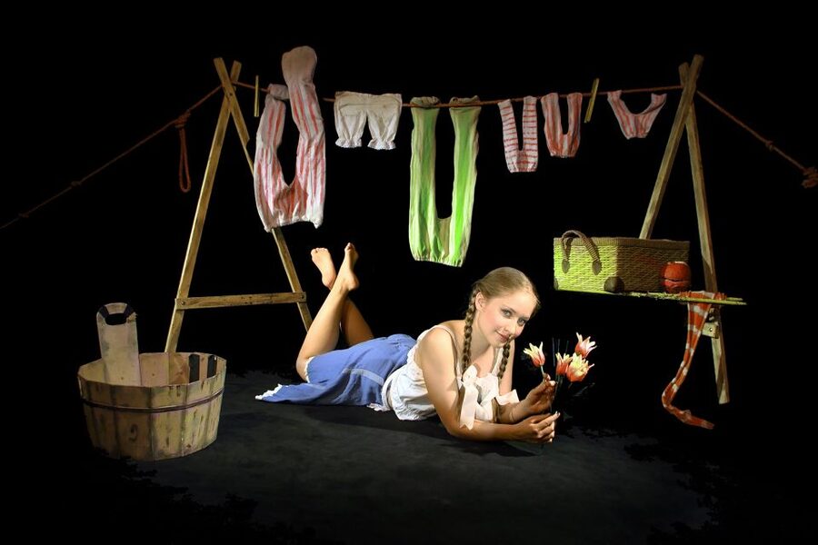 Prague: 1.5-Hour Black Light Theater Srnec Performance - Why children tend to enjoy it