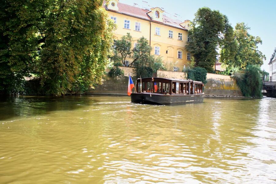 Prague: 1.5-Hour River Boat Cruise and Guided Tour - Entering Prague’s Little Venice by boat