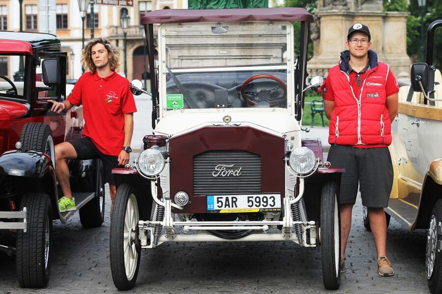 Prague: 1.5–Hour Vintage Car Tour - Prague Castle and the high views