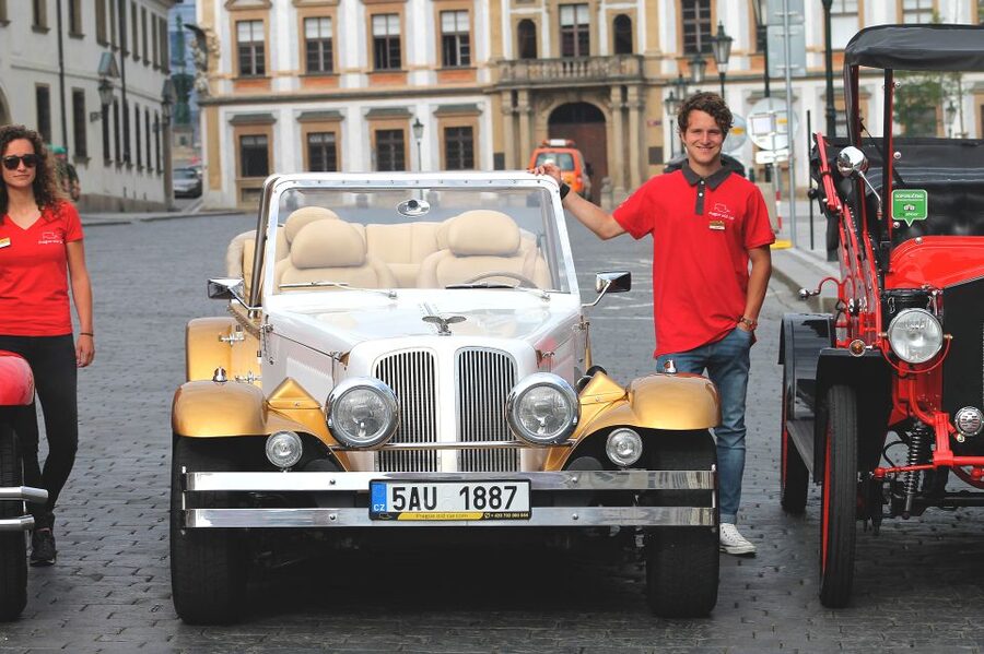 Prague: 1.5–Hour Vintage Car Tour - What the guide adds to the ride