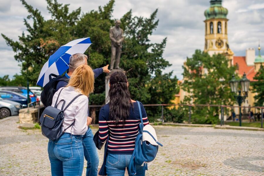Prague: 1-Hour Castle Tour With Fast-GET Admission Ticket - Timing, cancellation, and simple preparation
