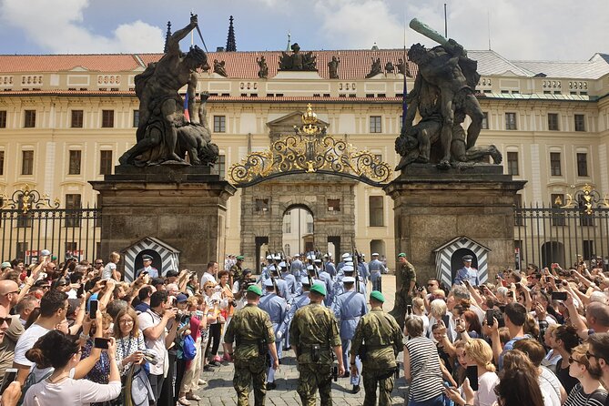 Prague: 1-Hour Castle Tour With Fast-GET Admission Ticket - Fast admission and the first castle courtyards