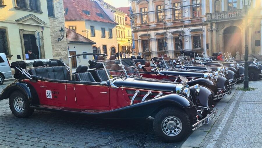 Prague: 1-Hour Private Tour in Vintage Car - Key points to know before booking