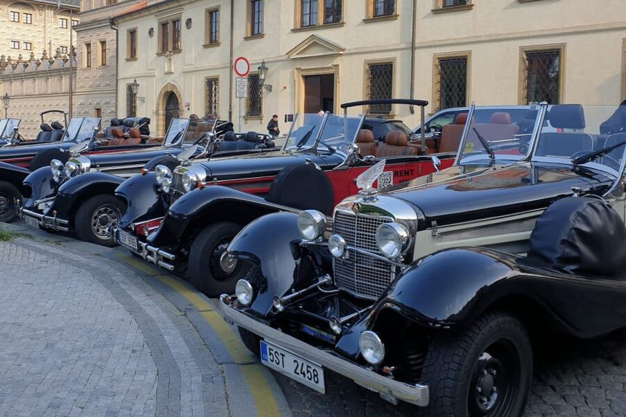 Prague: 1-Hour Private Tour in Vintage Car - Why a vintage car is a useful way to meet Prague