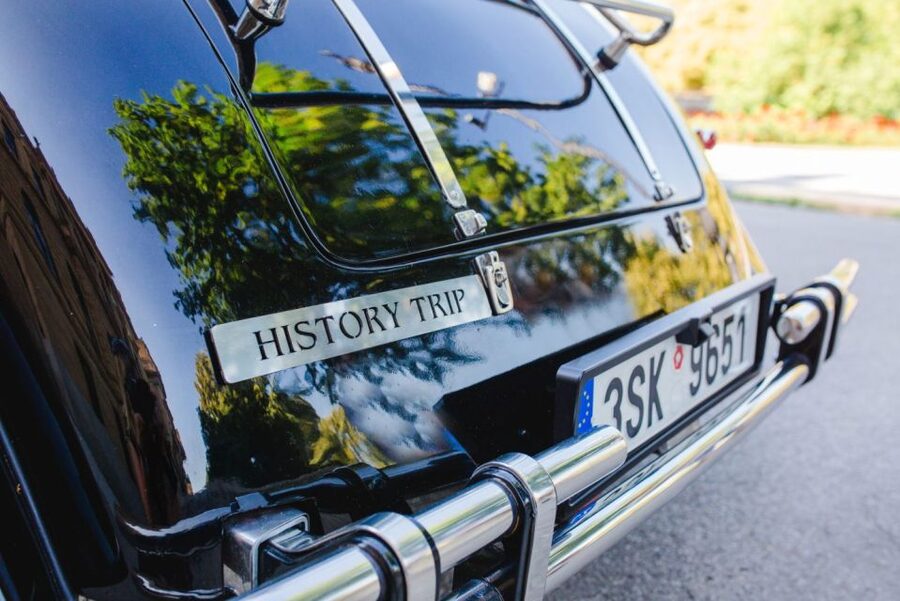 Prague: 1-Hour Private Tour in Vintage Car - Crossing toward Prague Castle