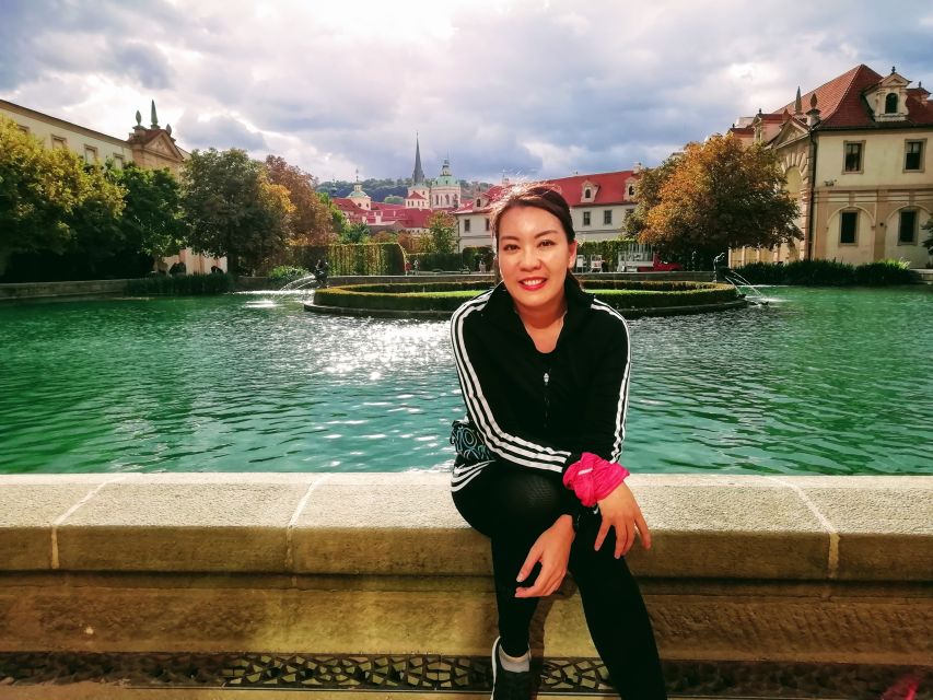 Prague 1-Hour Sight Running Tour - Lesser Town, quiet lanes, and courtyards