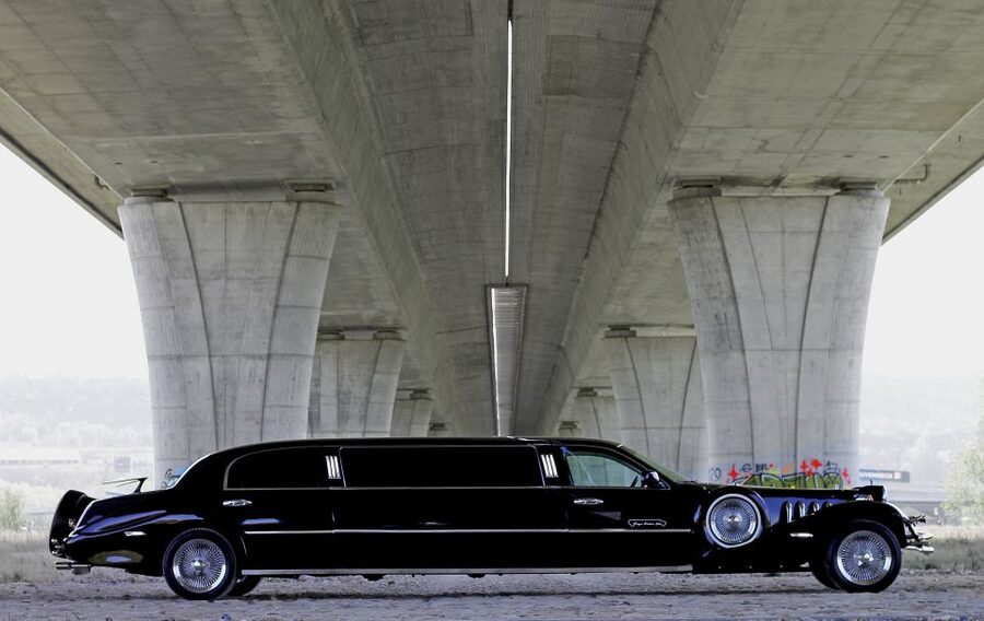 Prague: 1-Hour Vintage Limousine Rental - Why the $247 group price can make sense