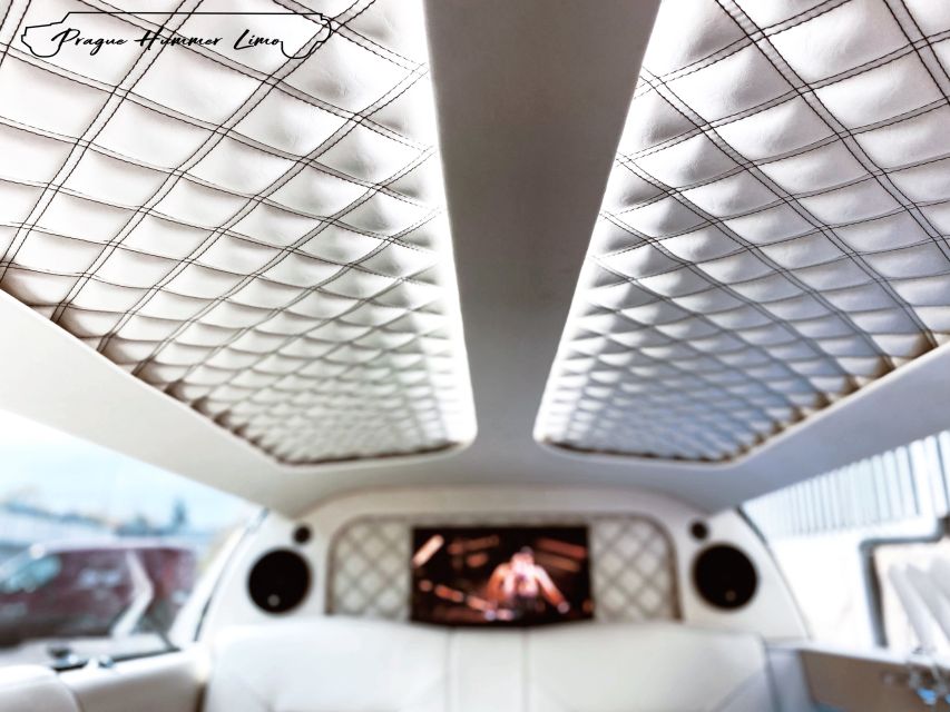 Prague: 1-Hour Vintage Limousine Rental - Pickup in central Prague