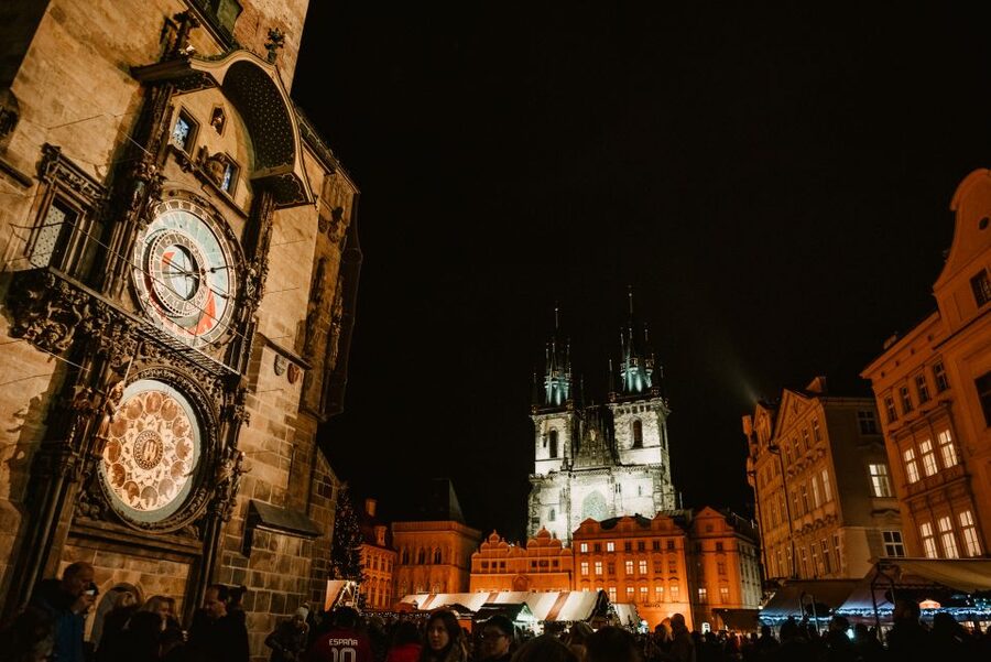 Prague: 2-3h Magical Christmas Markets Tour with Inclusions - A lesser-known market shows everyday holiday life