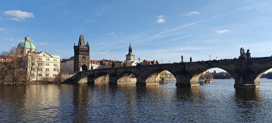 Prague: 2-Hour Historic Boat Cruise with Delicious Lunch - Who should book this cruise