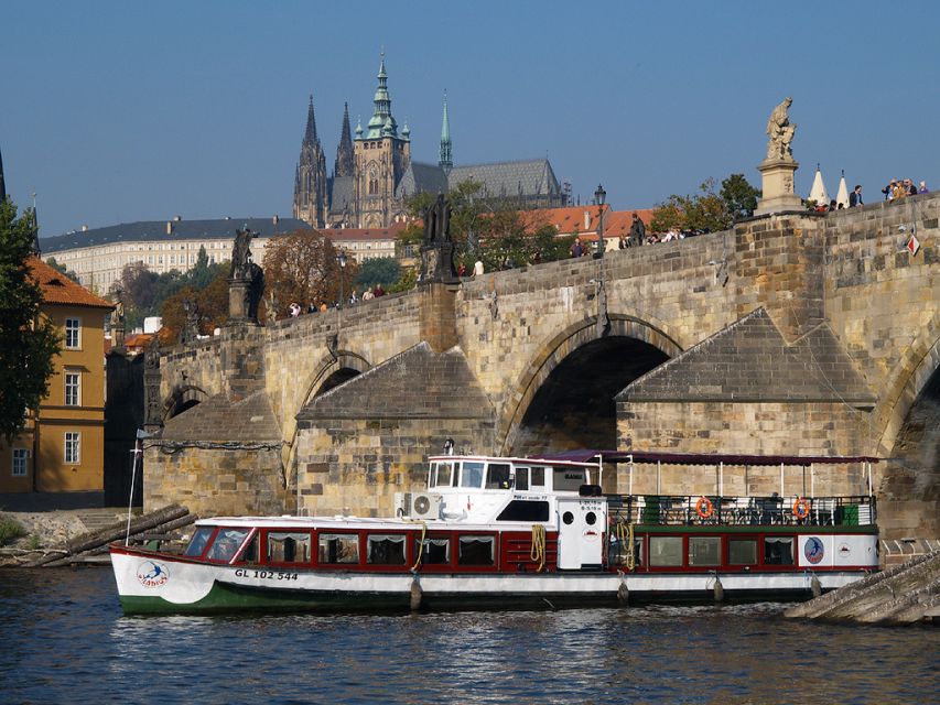Prague: 2-Hour Lunch Cruise on the Vltava River - Should you book the Vltava lunch cruise?