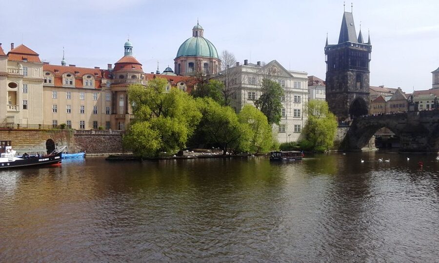 Prague: 2-Hour Lunch Cruise on the Vltava River - Why the Vltava makes a fine lunch table