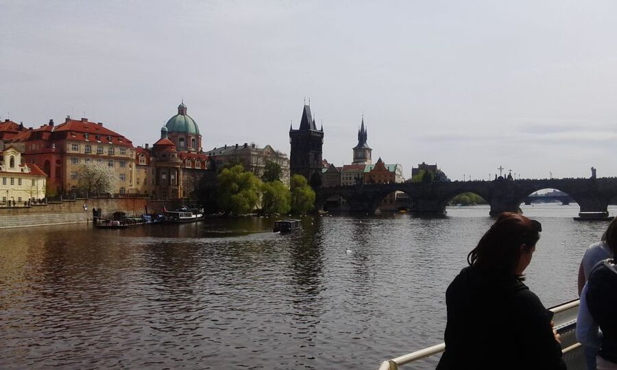 Prague: 2-Hour Lunch Cruise on the Vltava River - The price and who gets good value