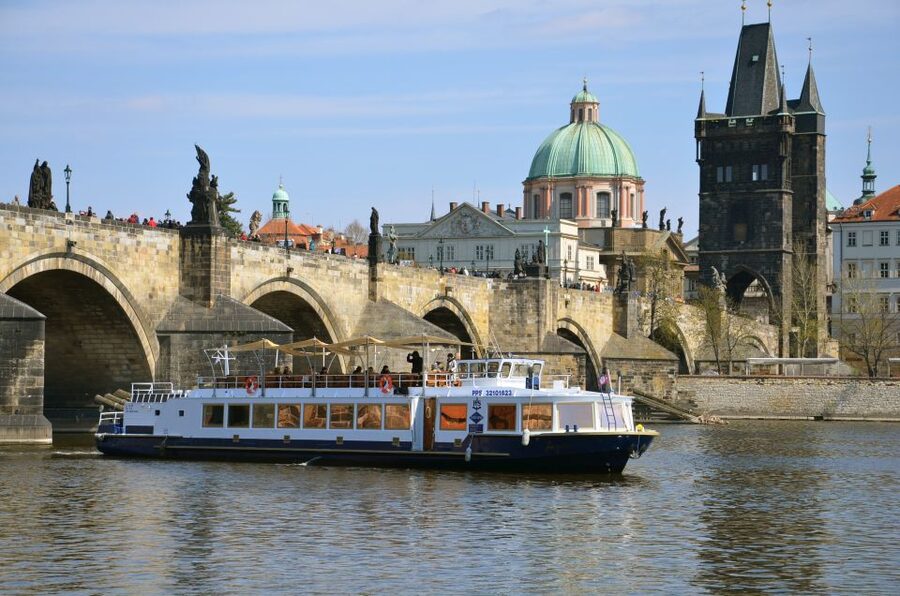 Prague: 2-Hour Lunch Cruise on the Vltava River - From Old Town Square to the boat