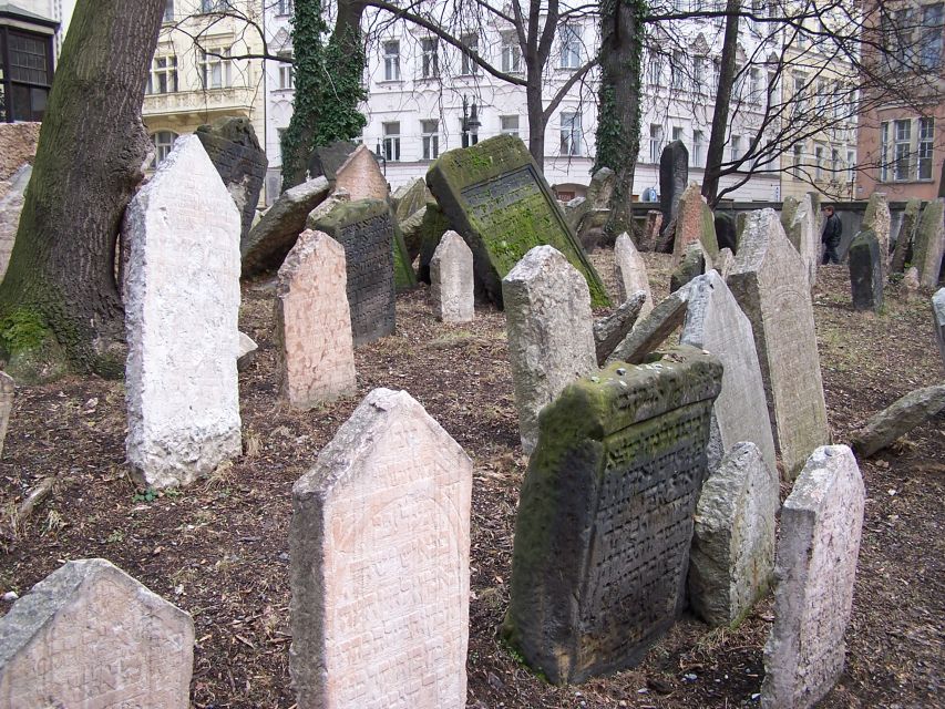 Prague: 2-Hour Old Town and Jewish Ghetto Walking Tour - House of the Black Madonna and St. James