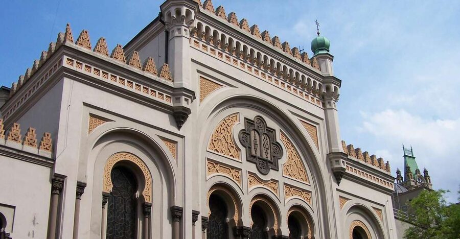 Prague: 2-Hour Old Town and Jewish Ghetto Walking Tour - Entering Josefov, Prague’s former Jewish Ghetto