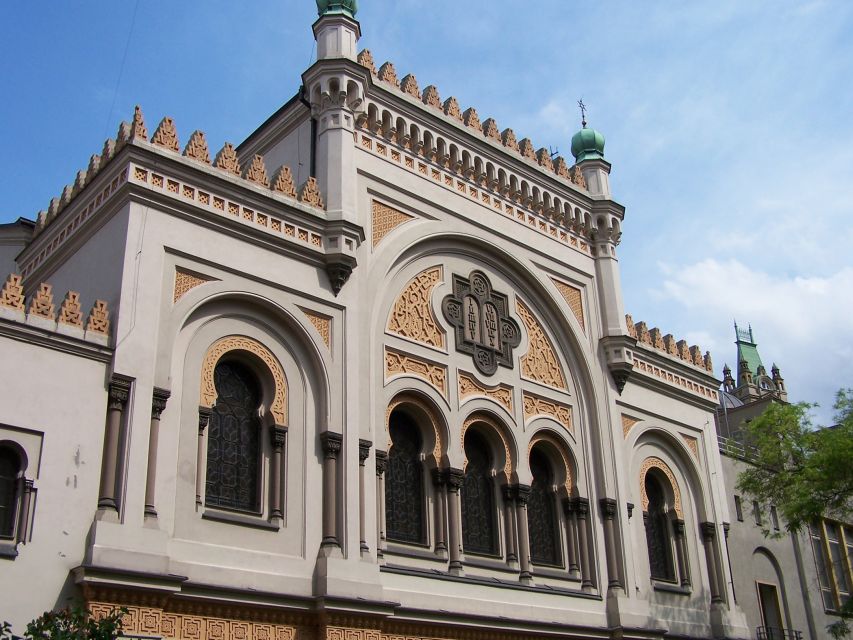 Prague: 2-Hour Old Town and Jewish Ghetto Walking Tour - Starting behind Týn Cathedral and at the Stone Bell House