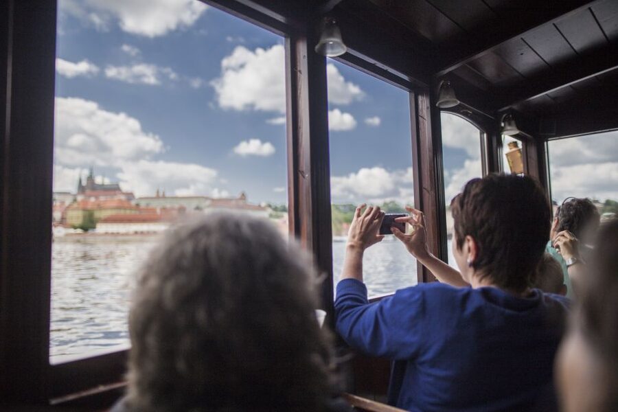Prague: 3–Hour Castle Grounds Walking Tour and River Cruise - Should you book it?