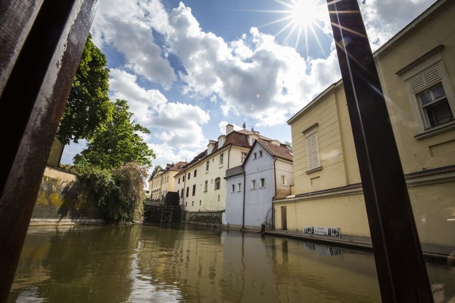 Prague: 3–Hour Castle Grounds Walking Tour and River Cruise - Ending at Prague’s oldest vineyard
