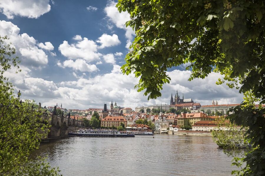 Prague: 3–Hour Castle Grounds Walking Tour and River Cruise - Who should book this Prague tour?