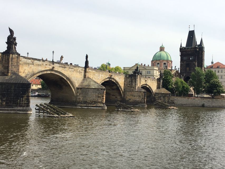 Prague: 3-hour Evening River Cruise with Dinner - Key points to know before you book