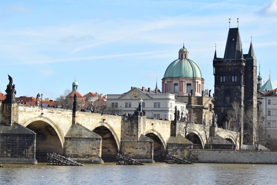 Prague: 3-hour Evening River Cruise with Dinner - Charles Bridge, Prague Castle, and the historic center
