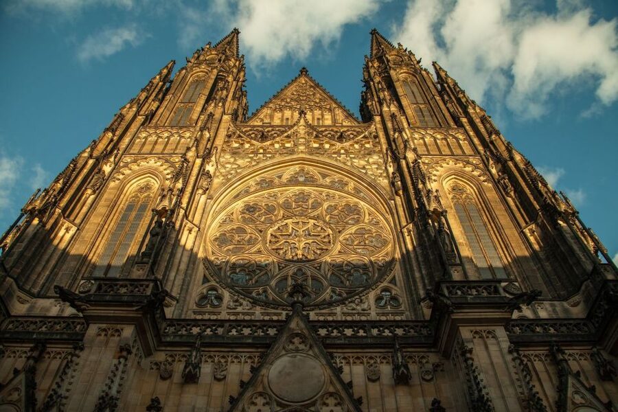 Prague: 3-Hour Old Town and Prague Castle Tour in German - Prague Castle courtyards and Golden Lane