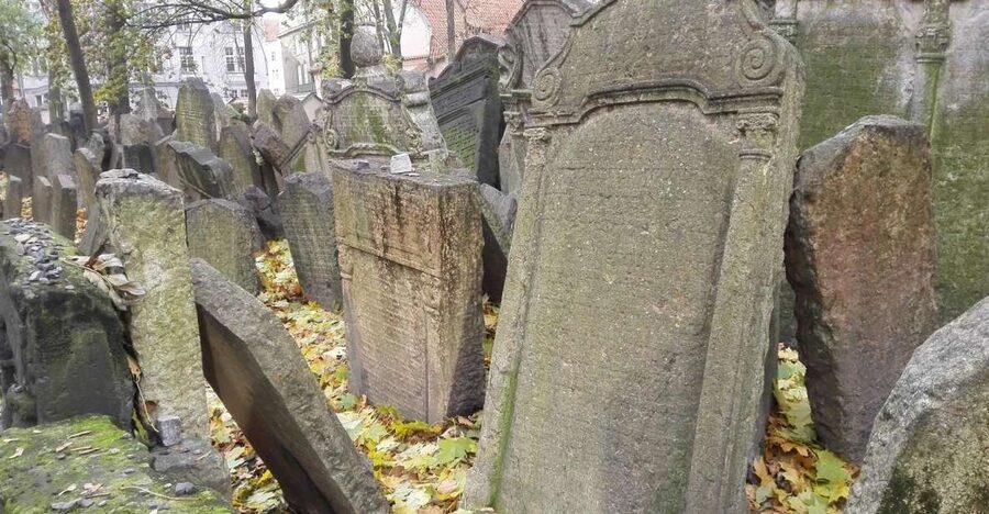 Prague: 3-Hour Private Jewish Quarter Tour - Five synagogues, five different windows