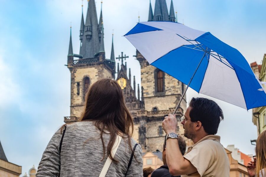 Prague: 3-Hour Walking Tour of Old Town & Prague Castle - Key Points at a Glance