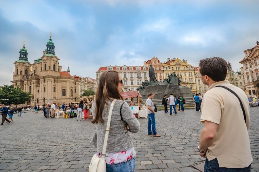 Prague: 3-Hour Walking Tour of Old Town & Prague Castle - Old Town Square: A Fast Lesson in Prague