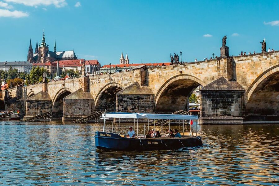 Prague: 45-Minute Sightseeing Cruise to Devil's Channel - Guide quality and the value of the commentary
