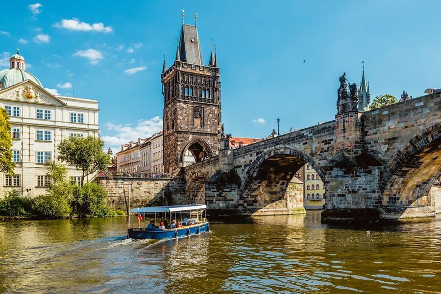 Prague: 45-Minute Sightseeing Cruise to Devil's Channel - Winter comfort and practical limits